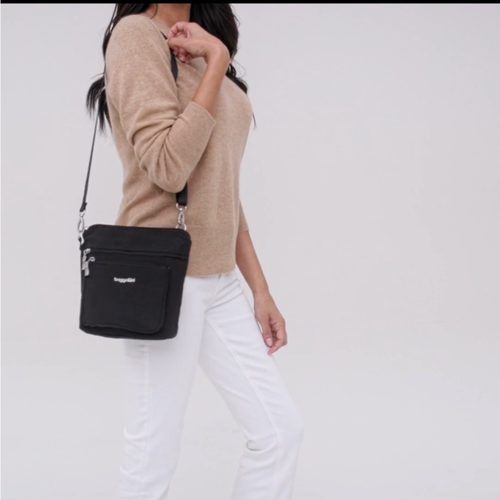 Baggallini Modern Pocket Crossbody - Picture 5 of 10